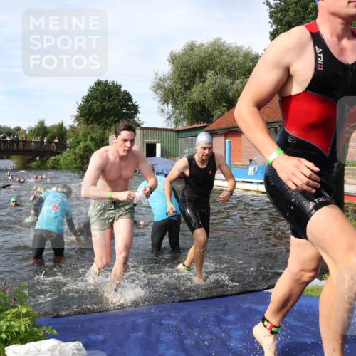 31.08.2025 - Elbe Triathlon Hamburg Luisa Fischer http://msf.ph/oto/8682601 31.08.2025 10:11:00 Schwimmen 939, 947, 955, 961, 974, 984, 1005, 1009, 1024, 1051, 1063, 1077, 1081, 1099 meine-sportfotos.de