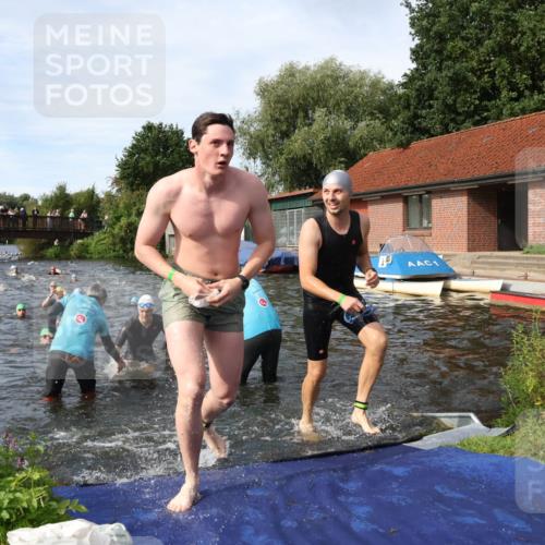 31.08.2025 - Elbe Triathlon Hamburg Luisa Fischer http://msf.ph/oto/8682603 31.08.2025 10:11:01 Schwimmen 939, 947, 955, 961, 974, 984, 1000, 1005, 1024, 1051, 1063, 1077, 1081, 1099 meine-sportfotos.de