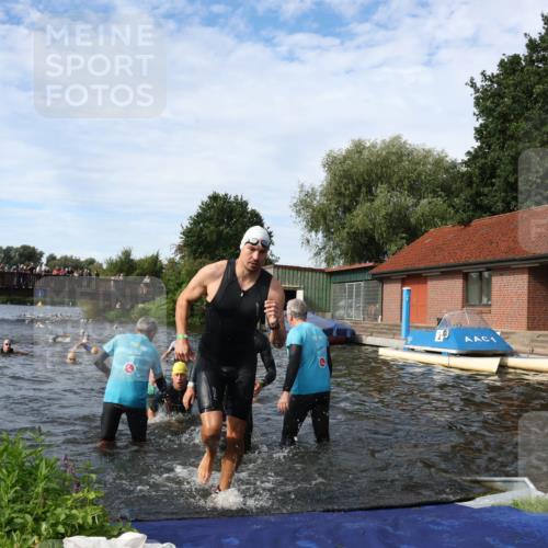 31.08.2025 - Elbe Triathlon Hamburg Luisa Fischer http://msf.ph/oto/8682608 31.08.2025 10:11:09 Schwimmen 936, 939, 953, 955, 978, 1000, 1063, 1074, 1099 meine-sportfotos.de