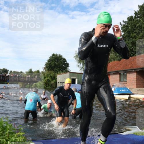 31.08.2025 - Elbe Triathlon Hamburg Luisa Fischer http://msf.ph/oto/8682622 31.08.2025 10:11:12 Schwimmen 936, 953, 955, 978, 1000, 1049, 1074, 1095, 1099 meine-sportfotos.de