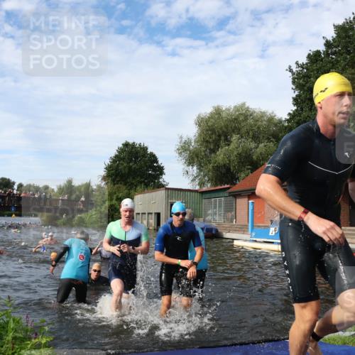 31.08.2025 - Elbe Triathlon Hamburg Luisa Fischer http://msf.ph/oto/8682629 31.08.2025 10:11:13 Schwimmen 936, 953, 978, 1000, 1049, 1074, 1095, 1099 meine-sportfotos.de