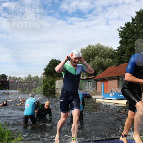 31.08.2025 - Elbe Triathlon Hamburg Luisa Fischer http://msf.ph/oto/8682635 31.08.2025 10:11:14 Schwimmen 936, 953, 978, 1000, 1049, 1074, 1095, 1097, 1099 meine-sportfotos.de