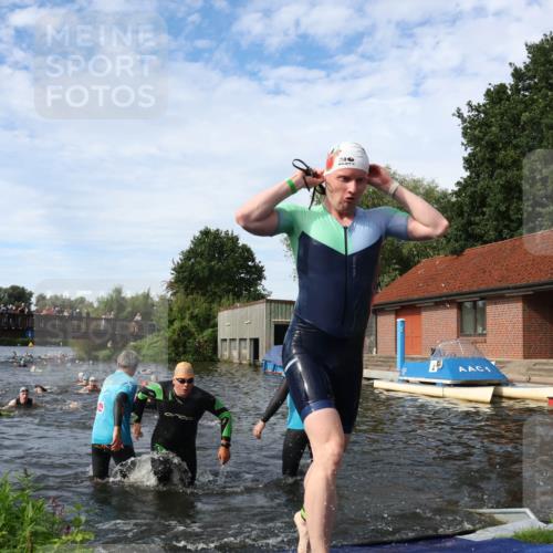 31.08.2025 - Elbe Triathlon Hamburg Luisa Fischer http://msf.ph/oto/8682638 31.08.2025 10:11:15 Schwimmen 936, 953, 978, 1000, 1049, 1074, 1095, 1097 meine-sportfotos.de