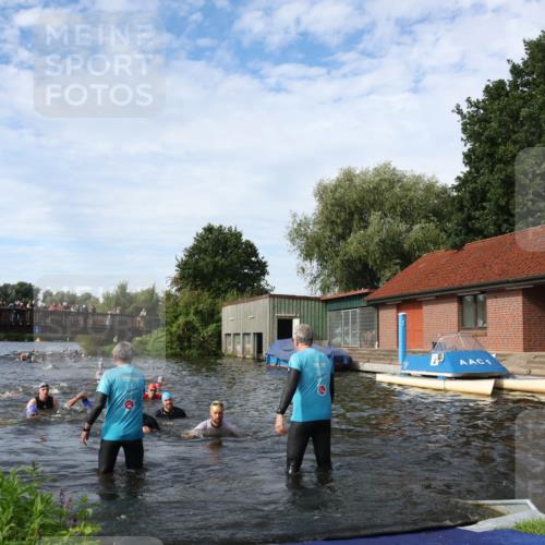 31.08.2025 - Elbe Triathlon Hamburg Luisa Fischer http://msf.ph/oto/8682650 31.08.2025 10:11:17 Schwimmen 936, 953, 978, 1001, 1049, 1074, 1095, 1097 meine-sportfotos.de