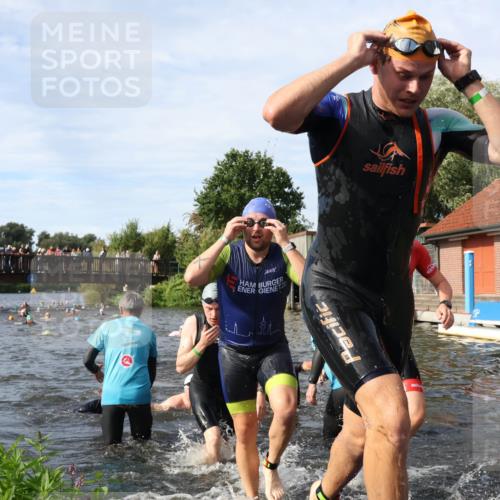 31.08.2025 - Elbe Triathlon Hamburg Luisa Fischer http://msf.ph/oto/8682674 31.08.2025 10:11:26 Schwimmen 957, 975, 983, 996, 1001, 1043, 1049, 1065, 1083, 1097, 1107, 1109 meine-sportfotos.de