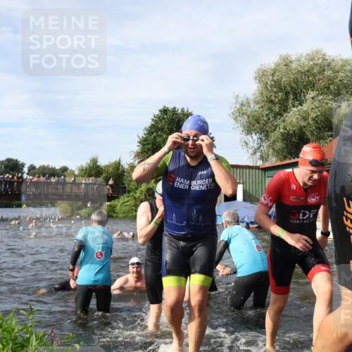 31.08.2025 - Elbe Triathlon Hamburg Luisa Fischer http://msf.ph/oto/8682675 31.08.2025 10:11:27 Schwimmen 957, 975, 983, 996, 1001, 1043, 1065, 1083, 1096, 1097, 1107, 1109 meine-sportfotos.de