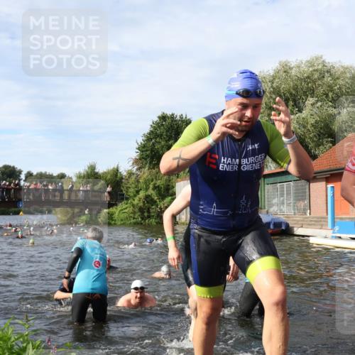 31.08.2025 - Elbe Triathlon Hamburg Luisa Fischer http://msf.ph/oto/8682679 31.08.2025 10:11:27 Schwimmen 957, 975, 983, 996, 1001, 1043, 1065, 1083, 1096, 1097, 1107, 1109 meine-sportfotos.de
