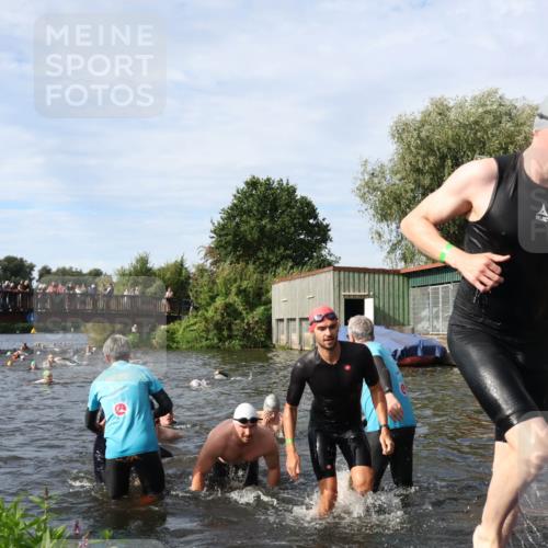 31.08.2025 - Elbe Triathlon Hamburg Luisa Fischer http://msf.ph/oto/8682684 31.08.2025 10:11:28 Schwimmen 957, 975, 983, 996, 1001, 1043, 1065, 1083, 1096, 1097, 1107, 1109 meine-sportfotos.de