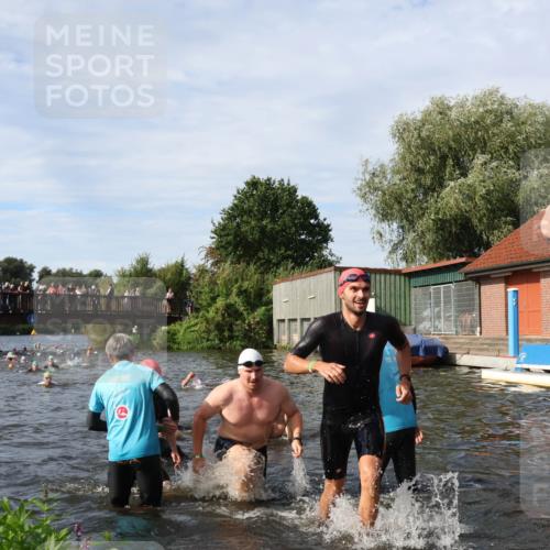 31.08.2025 - Elbe Triathlon Hamburg Luisa Fischer http://msf.ph/oto/8682685 31.08.2025 10:11:29 Schwimmen 957, 975, 983, 996, 1001, 1043, 1065, 1083, 1096, 1107, 1109 meine-sportfotos.de