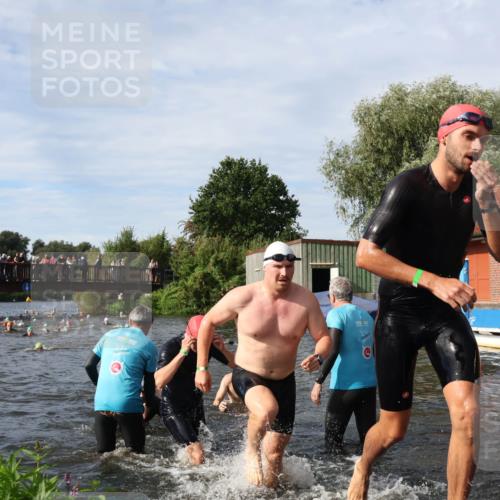 31.08.2025 - Elbe Triathlon Hamburg Luisa Fischer http://msf.ph/oto/8682691 31.08.2025 10:11:30 Schwimmen 957, 975, 983, 996, 1001, 1043, 1065, 1083, 1096, 1107, 1109 meine-sportfotos.de