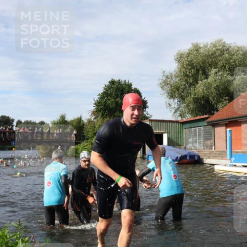 31.08.2025 - Elbe Triathlon Hamburg Luisa Fischer http://msf.ph/oto/8682700 31.08.2025 10:11:31 Schwimmen 957, 975, 983, 996, 1001, 1043, 1065, 1083, 1096, 1107, 1109 meine-sportfotos.de