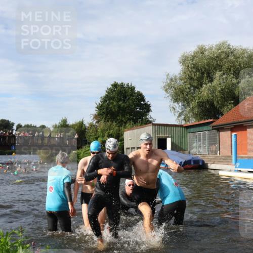 31.08.2025 - Elbe Triathlon Hamburg Luisa Fischer http://msf.ph/oto/8682709 31.08.2025 10:11:33 Schwimmen 957, 975, 983, 1043, 1065, 1096, 1107, 1109 meine-sportfotos.de