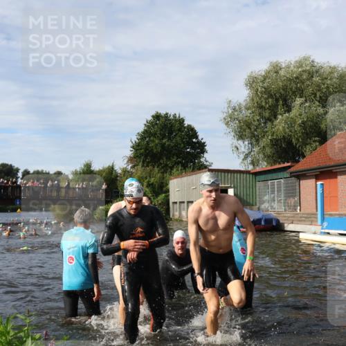 31.08.2025 - Elbe Triathlon Hamburg Luisa Fischer http://msf.ph/oto/8682710 31.08.2025 10:11:33 Schwimmen 957, 975, 983, 1043, 1065, 1096, 1107, 1109 meine-sportfotos.de
