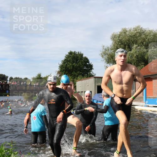 31.08.2025 - Elbe Triathlon Hamburg Luisa Fischer http://msf.ph/oto/8682714 31.08.2025 10:11:34 Schwimmen 957, 983, 1043, 1065, 1096, 1107, 1109 meine-sportfotos.de