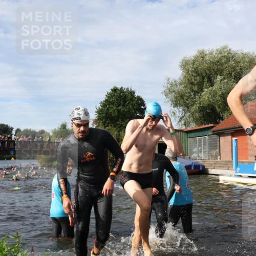 31.08.2025 - Elbe Triathlon Hamburg Luisa Fischer http://msf.ph/oto/8682718 31.08.2025 10:11:34 Schwimmen 957, 983, 1043, 1065, 1096, 1107, 1109 meine-sportfotos.de