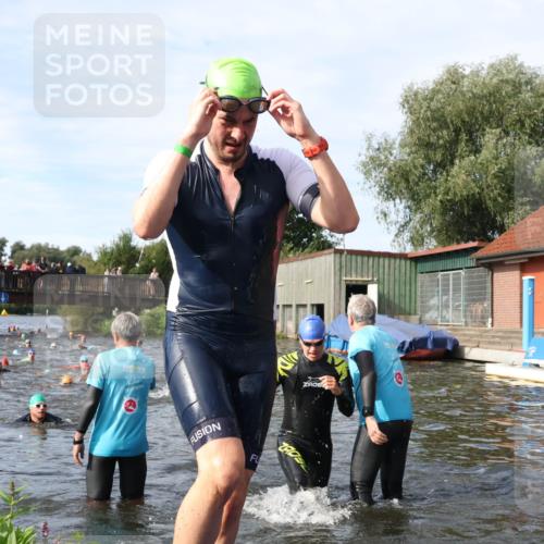 31.08.2025 - Elbe Triathlon Hamburg Luisa Fischer http://msf.ph/oto/8682754 31.08.2025 10:11:50 Schwimmen 945, 980, 1031, 1048 meine-sportfotos.de