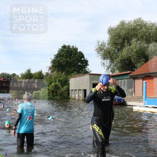 31.08.2025 - Elbe Triathlon Hamburg Luisa Fischer http://msf.ph/oto/8682756 31.08.2025 10:11:52 Schwimmen 945, 980, 1031, 1039, 1048 meine-sportfotos.de
