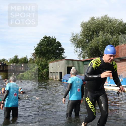 31.08.2025 - Elbe Triathlon Hamburg Luisa Fischer http://msf.ph/oto/8682759 31.08.2025 10:11:53 Schwimmen 945, 980, 1031, 1039, 1048 meine-sportfotos.de