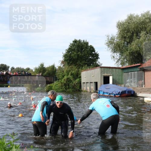 31.08.2025 - Elbe Triathlon Hamburg Luisa Fischer http://msf.ph/oto/8682762 31.08.2025 10:11:56 Schwimmen 945, 963, 981, 1031, 1039, 1076 meine-sportfotos.de