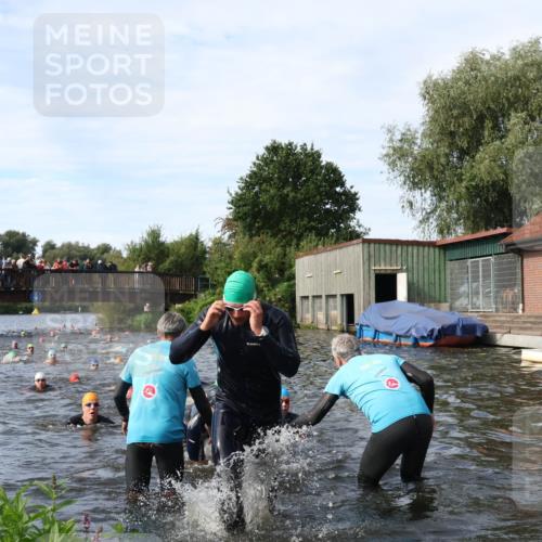 31.08.2025 - Elbe Triathlon Hamburg Luisa Fischer http://msf.ph/oto/8682768 31.08.2025 10:11:57 Schwimmen 945, 963, 981, 1031, 1039, 1076, 1086 meine-sportfotos.de