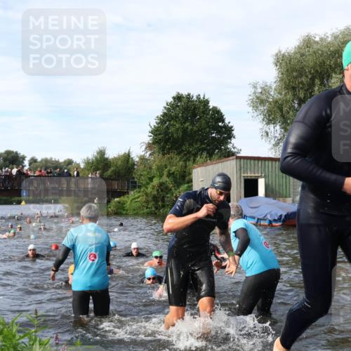 31.08.2025 - Elbe Triathlon Hamburg Luisa Fischer http://msf.ph/oto/8682778 31.08.2025 10:11:59 Schwimmen 943, 963, 981, 1031, 1039, 1076, 1086, 1158 meine-sportfotos.de