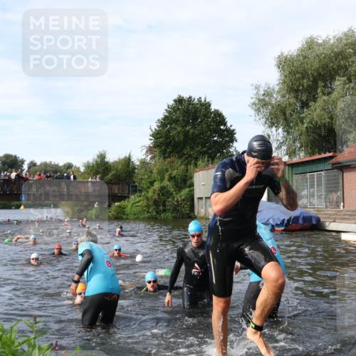 31.08.2025 - Elbe Triathlon Hamburg Luisa Fischer http://msf.ph/oto/8682781 31.08.2025 10:12:00 Schwimmen 943, 963, 981, 1016, 1031, 1039, 1076, 1086, 1158 meine-sportfotos.de