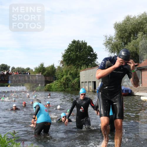 31.08.2025 - Elbe Triathlon Hamburg Luisa Fischer http://msf.ph/oto/8682782 31.08.2025 10:12:00 Schwimmen 943, 963, 981, 1016, 1031, 1039, 1076, 1086, 1158 meine-sportfotos.de