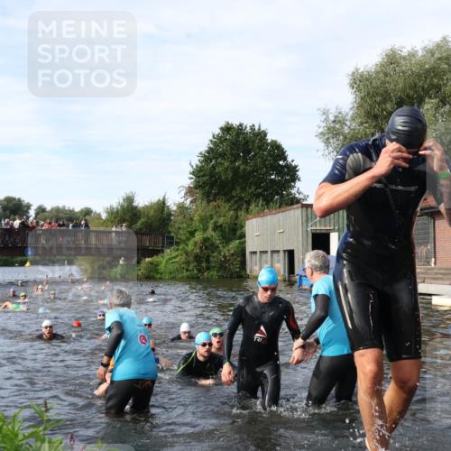 31.08.2025 - Elbe Triathlon Hamburg Luisa Fischer http://msf.ph/oto/8682784 31.08.2025 10:12:00 Schwimmen 943, 963, 981, 1016, 1031, 1039, 1076, 1086, 1158 meine-sportfotos.de