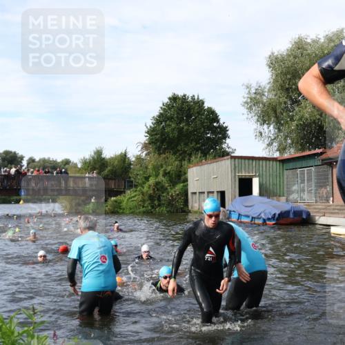 31.08.2025 - Elbe Triathlon Hamburg Luisa Fischer http://msf.ph/oto/8682788 31.08.2025 10:12:01 Schwimmen 943, 963, 981, 1016, 1031, 1039, 1076, 1086, 1158 meine-sportfotos.de