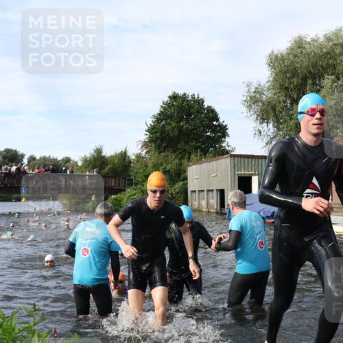 31.08.2025 - Elbe Triathlon Hamburg Luisa Fischer http://msf.ph/oto/8682798 31.08.2025 10:12:03 Schwimmen 943, 963, 981, 1016, 1020, 1031, 1039, 1076, 1080, 1086, 1158 meine-sportfotos.de