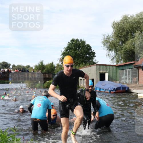 31.08.2025 - Elbe Triathlon Hamburg Luisa Fischer http://msf.ph/oto/8682801 31.08.2025 10:12:04 Schwimmen 937, 943, 963, 981, 1016, 1020, 1031, 1039, 1076, 1080, 1086, 1158 meine-sportfotos.de