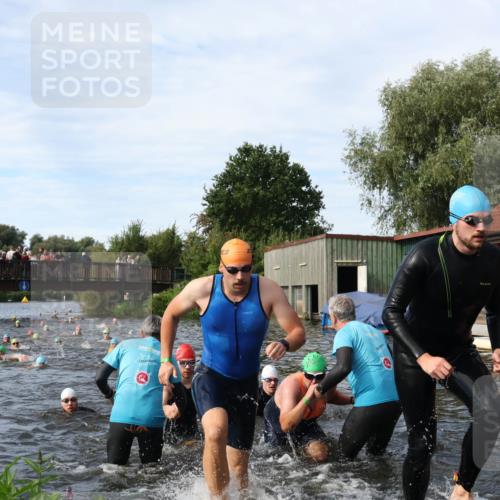31.08.2025 - Elbe Triathlon Hamburg Luisa Fischer http://msf.ph/oto/8682809 31.08.2025 10:12:05 Schwimmen 937, 943, 963, 981, 1016, 1020, 1039, 1076, 1080, 1086, 1093, 1158 meine-sportfotos.de