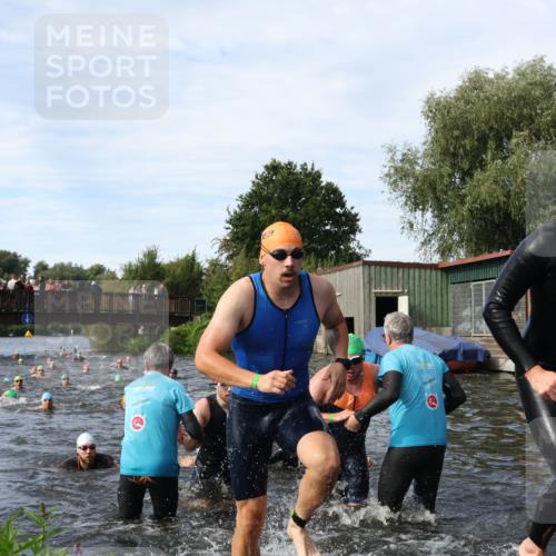 31.08.2025 - Elbe Triathlon Hamburg Luisa Fischer http://msf.ph/oto/8682811 31.08.2025 10:12:06 Schwimmen 937, 943, 963, 981, 1016, 1020, 1028, 1076, 1080, 1086, 1093, 1158 meine-sportfotos.de
