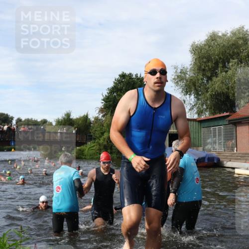 31.08.2025 - Elbe Triathlon Hamburg Luisa Fischer http://msf.ph/oto/8682813 31.08.2025 10:12:06 Schwimmen 937, 943, 963, 981, 1016, 1020, 1028, 1076, 1080, 1086, 1093, 1158 meine-sportfotos.de