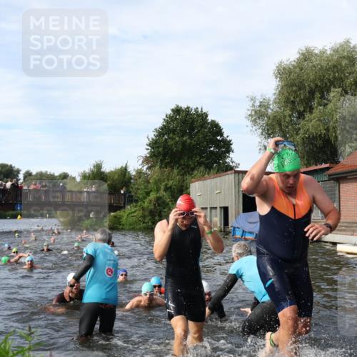 31.08.2025 - Elbe Triathlon Hamburg Luisa Fischer http://msf.ph/oto/8682819 31.08.2025 10:12:07 Schwimmen 937, 943, 963, 981, 1016, 1020, 1028, 1076, 1080, 1086, 1093, 1158 meine-sportfotos.de