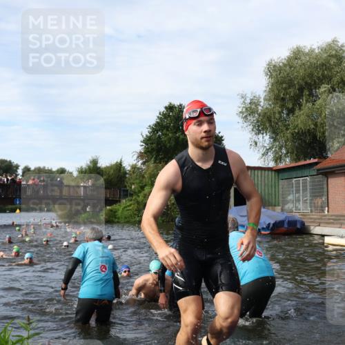 31.08.2025 - Elbe Triathlon Hamburg Luisa Fischer http://msf.ph/oto/8682824 31.08.2025 10:12:08 Schwimmen 937, 943, 963, 981, 1016, 1020, 1028, 1076, 1080, 1086, 1093, 1158 meine-sportfotos.de