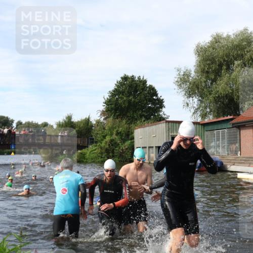 31.08.2025 - Elbe Triathlon Hamburg Luisa Fischer http://msf.ph/oto/8682831 31.08.2025 10:12:10 Schwimmen 937, 943, 981, 1016, 1020, 1028, 1062, 1080, 1086, 1093, 1158 meine-sportfotos.de