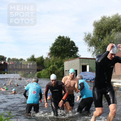 31.08.2025 - Elbe Triathlon Hamburg Luisa Fischer http://msf.ph/oto/8682833 31.08.2025 10:12:10 Schwimmen 937, 943, 981, 1016, 1020, 1028, 1062, 1080, 1086, 1093, 1158 meine-sportfotos.de