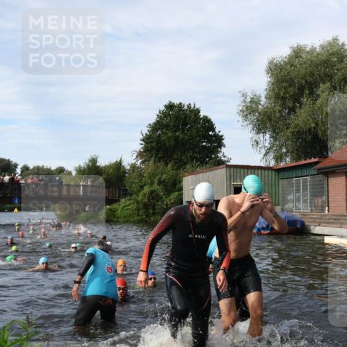 31.08.2025 - Elbe Triathlon Hamburg Luisa Fischer http://msf.ph/oto/8682837 31.08.2025 10:12:11 Schwimmen 937, 943, 970, 1016, 1020, 1028, 1062, 1080, 1086, 1093, 1158 meine-sportfotos.de