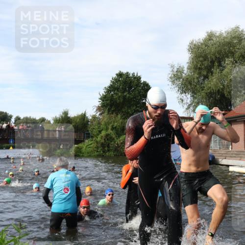 31.08.2025 - Elbe Triathlon Hamburg Luisa Fischer http://msf.ph/oto/8682840 31.08.2025 10:12:11 Schwimmen 937, 943, 970, 1016, 1020, 1028, 1062, 1080, 1086, 1093, 1158 meine-sportfotos.de