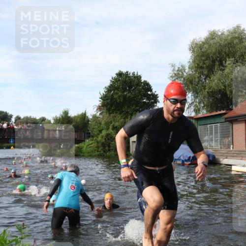 31.08.2025 - Elbe Triathlon Hamburg Luisa Fischer http://msf.ph/oto/8682855 31.08.2025 10:12:15 Schwimmen 937, 954, 970, 1003, 1020, 1028, 1062, 1080, 1093 meine-sportfotos.de