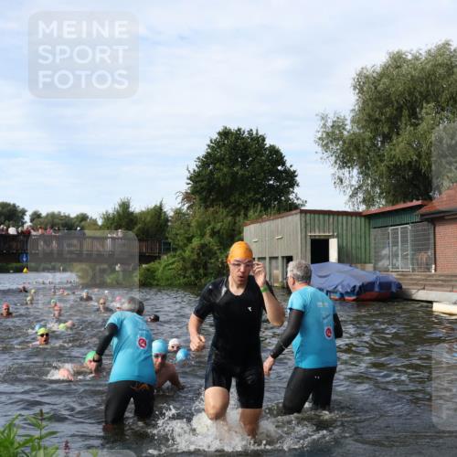 31.08.2025 - Elbe Triathlon Hamburg Luisa Fischer http://msf.ph/oto/8682865 31.08.2025 10:12:18 Schwimmen 937, 954, 970, 989, 1003, 1007, 1028, 1062, 1093 meine-sportfotos.de