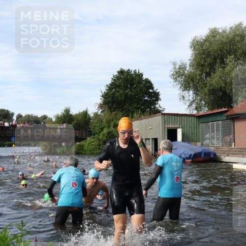 31.08.2025 - Elbe Triathlon Hamburg Luisa Fischer http://msf.ph/oto/8682867 31.08.2025 10:12:18 Schwimmen 937, 954, 970, 989, 1003, 1007, 1028, 1062, 1093 meine-sportfotos.de