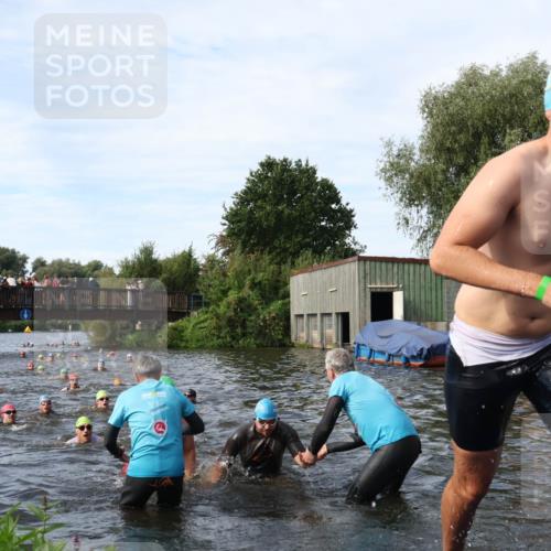31.08.2025 - Elbe Triathlon Hamburg Luisa Fischer http://msf.ph/oto/8682879 31.08.2025 10:12:21 Schwimmen 954, 970, 989, 994, 1003, 1007, 1062, 1092 meine-sportfotos.de