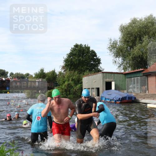 31.08.2025 - Elbe Triathlon Hamburg Luisa Fischer http://msf.ph/oto/8682882 31.08.2025 10:12:22 Schwimmen 954, 970, 989, 994, 1003, 1007, 1062, 1067, 1092 meine-sportfotos.de