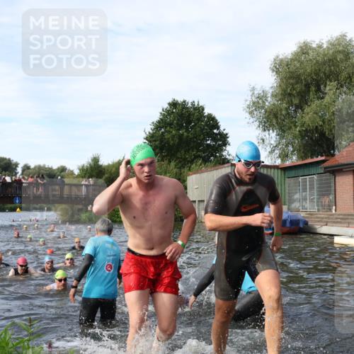 31.08.2025 - Elbe Triathlon Hamburg Luisa Fischer http://msf.ph/oto/8682888 31.08.2025 10:12:23 Schwimmen 954, 970, 989, 994, 1003, 1007, 1062, 1067, 1092 meine-sportfotos.de
