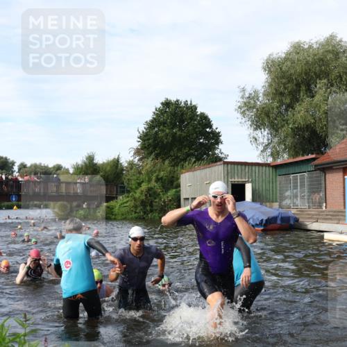 31.08.2025 - Elbe Triathlon Hamburg Luisa Fischer http://msf.ph/oto/8682890 31.08.2025 10:12:25 Schwimmen 954, 958, 970, 989, 994, 1003, 1007, 1056, 1067, 1092 meine-sportfotos.de