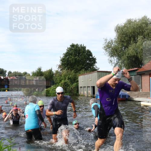 31.08.2025 - Elbe Triathlon Hamburg Luisa Fischer http://msf.ph/oto/8682893 31.08.2025 10:12:26 Schwimmen 948, 954, 958, 989, 994, 1003, 1007, 1056, 1067, 1092 meine-sportfotos.de