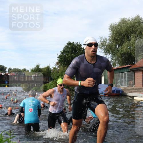 31.08.2025 - Elbe Triathlon Hamburg Luisa Fischer http://msf.ph/oto/8682900 31.08.2025 10:12:27 Schwimmen 948, 954, 958, 989, 994, 1003, 1007, 1056, 1067, 1075, 1092 meine-sportfotos.de