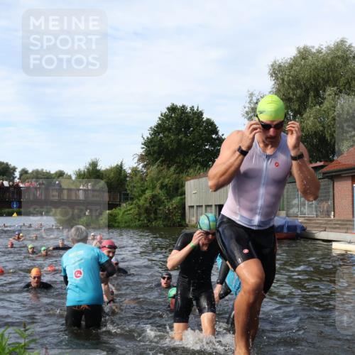 31.08.2025 - Elbe Triathlon Hamburg Luisa Fischer http://msf.ph/oto/8682907 31.08.2025 10:12:29 Schwimmen 948, 958, 989, 994, 1007, 1013, 1056, 1067, 1075, 1092 meine-sportfotos.de